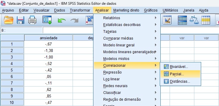 como solicitar correlação parcial no SPSS.